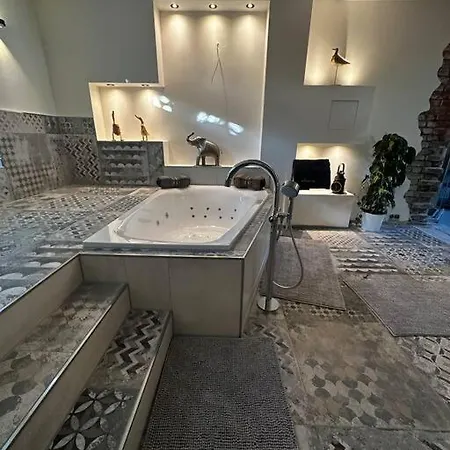 Ferienwohnung Mit Whirlpool Und Sauna Apartman *